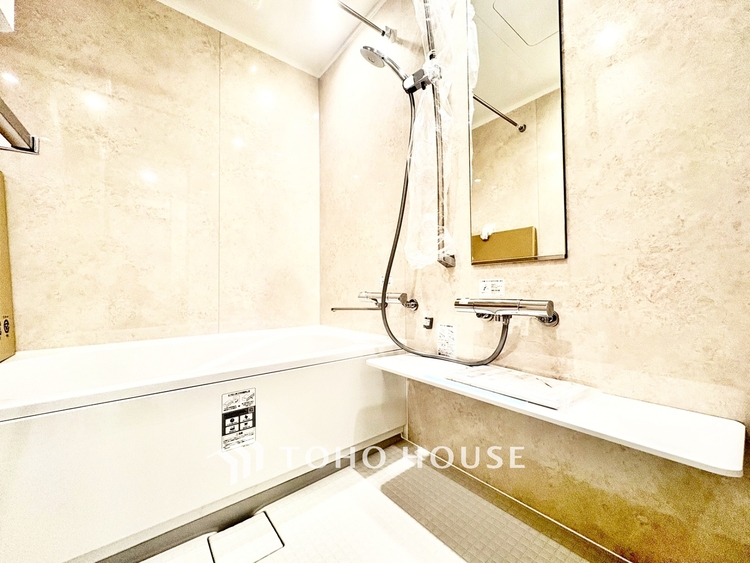 風呂 ◆ここに在る◆事も無げに美しく、伝えるには筆舌に尽くし難い。豪華絢爛や華美と言う事ではなく、住まう者にとって暮らし易く心地がいいと言う美しさがこの住まいには込められている。