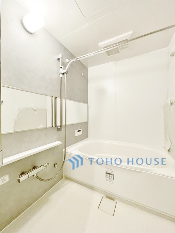 風呂 ◆陽溜まり◆の温もりを感じ、ふわりと寄り添う太陽の妖精たちが自然と僕達を微睡ませる。うとうとしたい訳ではないがそんな時間が嫌いじゃない自分がここにいる。