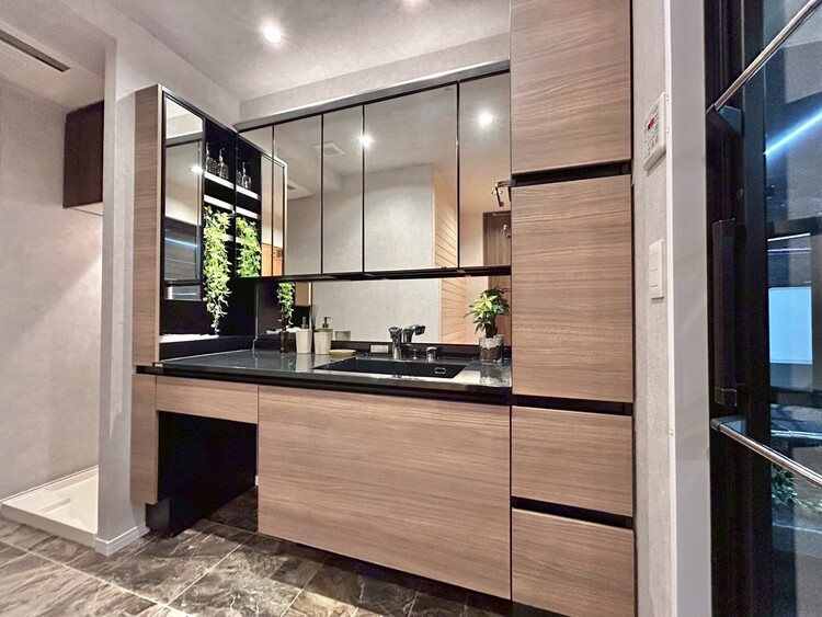 その他 清潔感を感じられる洗面化粧台。