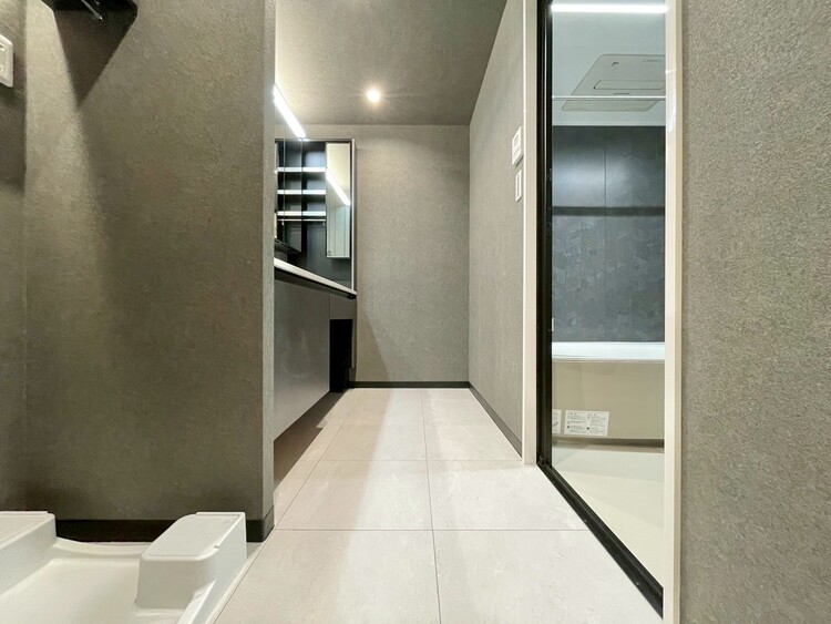 その他 十分な広さの脱衣所。