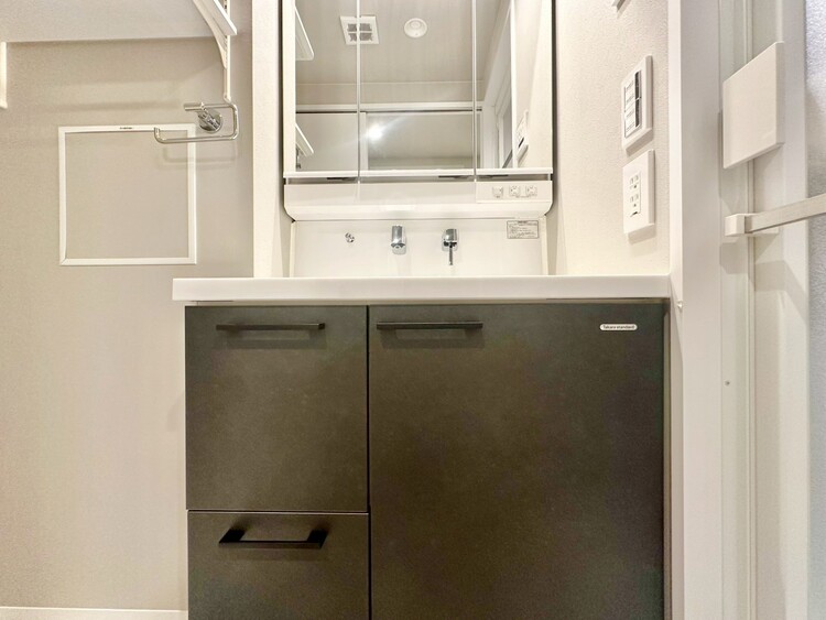 その他 清潔感を感じられる洗面化粧台。