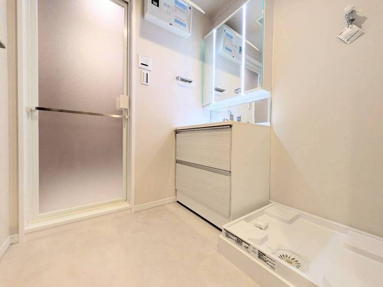 その他 十分な広さの脱衣所。