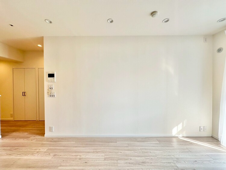 居間 忙しく過ぎゆく日常を置き去るほど、ゆったりした時間が流れるリビング。