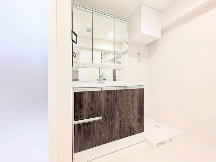 その他 清潔感を感じられる洗面化粧台。