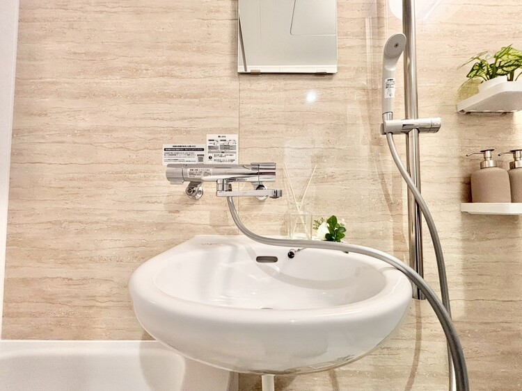 その他 清潔感を感じられる洗面化粧台。