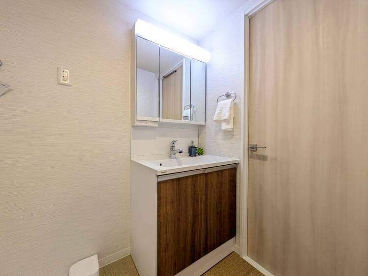 その他 清潔感を感じられる洗面化粧台。