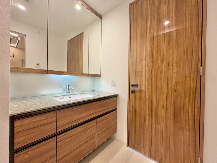 洗面 清潔感を感じられる洗面化粧台。