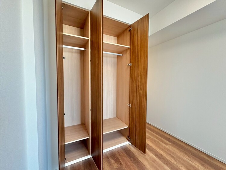 収納 家電やスーツケース、ストック品など何でも片付く嬉しい空間です。