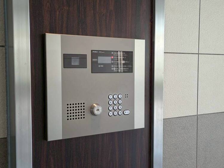 その他 誰が来てもわかる様にモニター付きインターホンを設置。