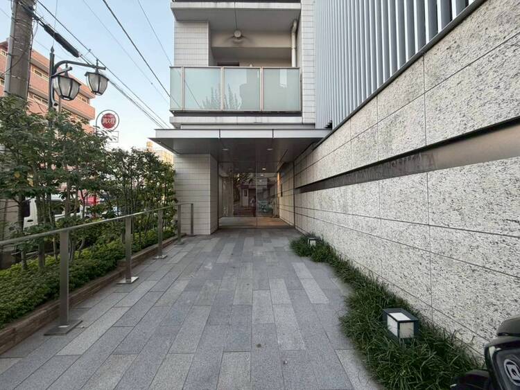 その他 上質感漂う玄関アプローチです。