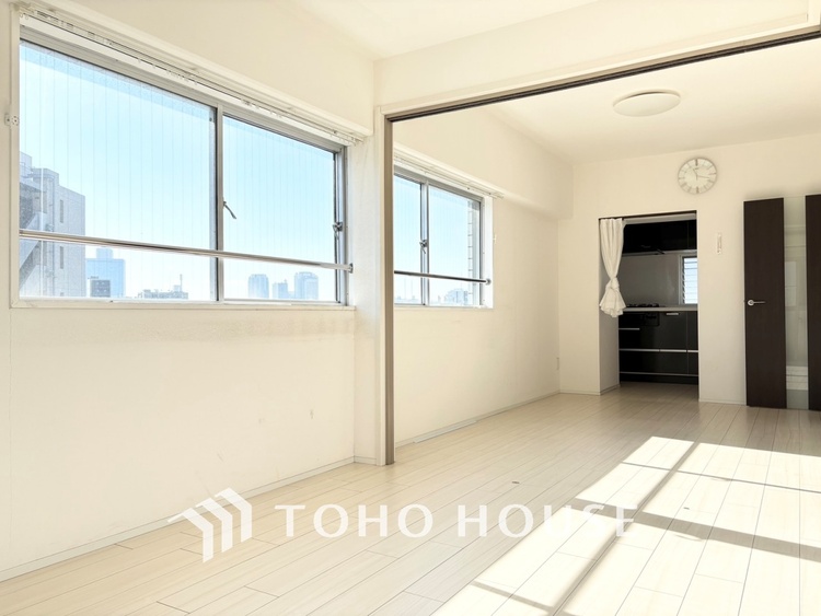 内装 【LIVING】◆扉を◆開くとこの景色。家族の”おかえり”の声が聞こえてきそう。