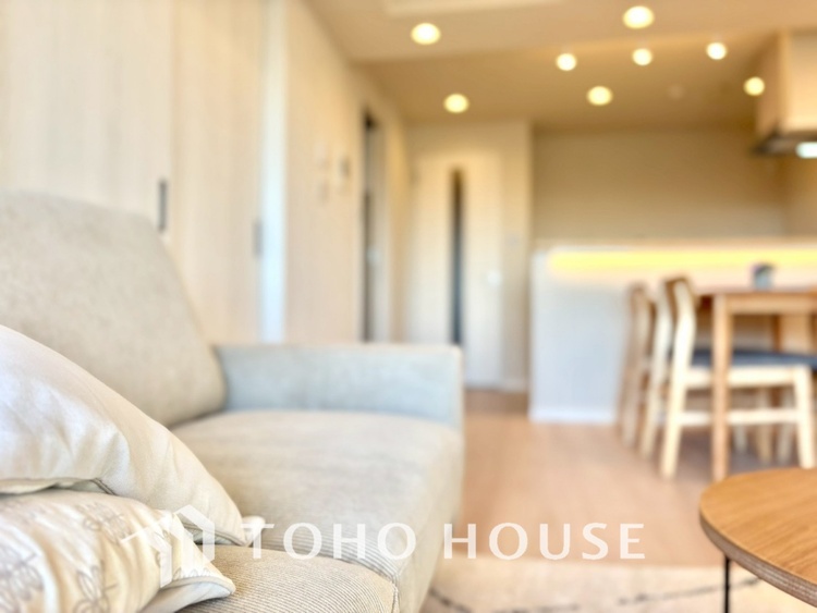 内装 【LIVING】◆陽光◆が差し込む。この開放的なLDKに家族の笑顔が集う。家族が一緒に過ごす空間は明るく、そして居心地よく。