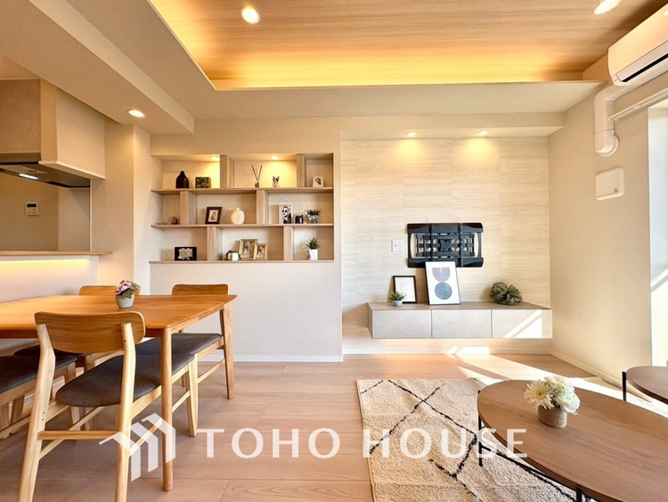 内装 【LIVING】◆扉を◆開くとこの景色。家族の”おかえり”の声が聞こえてきそう。