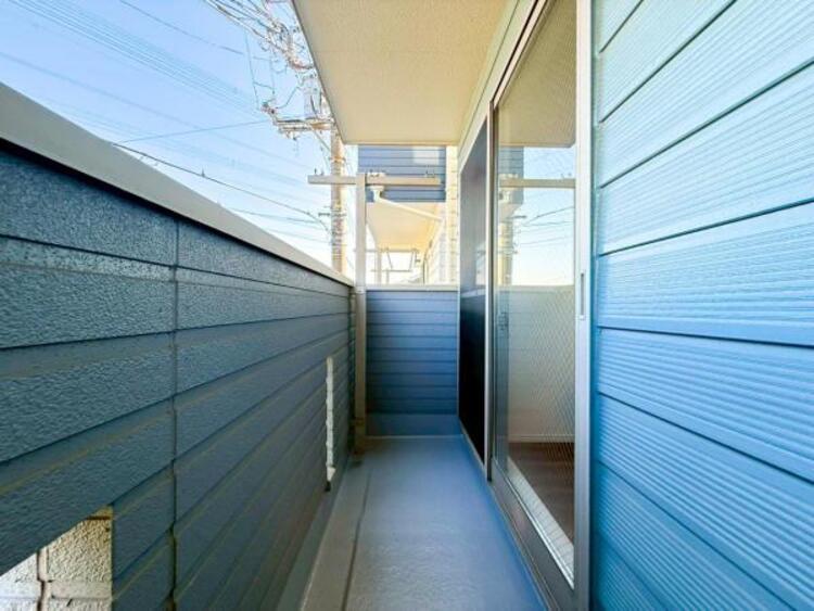 バルコニー 【バルコニー】太陽の光と爽やかな風でお洗濯物は気持ちいいです。