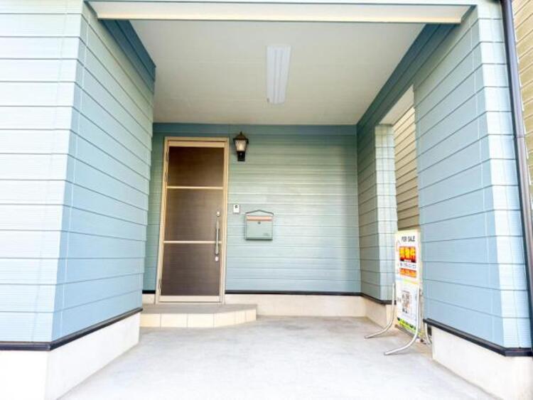 駐車場 【駐車スペース】車、バイク、自転車等をまとめて駐車可能です外水栓で洗車なども行えます。玄関から駐車場までも近いので荷物の運び出しも楽々です