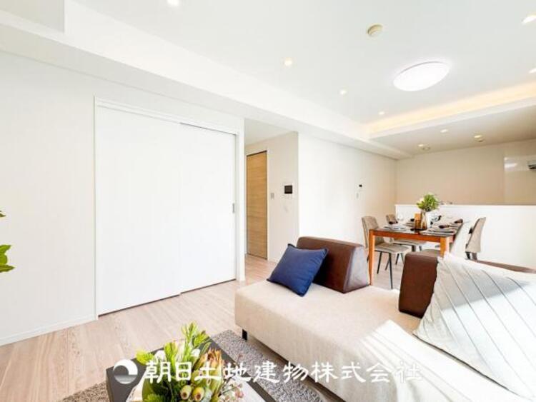 居間 大切な人とともに、心穏やかに過ごすひとときになるリビング。