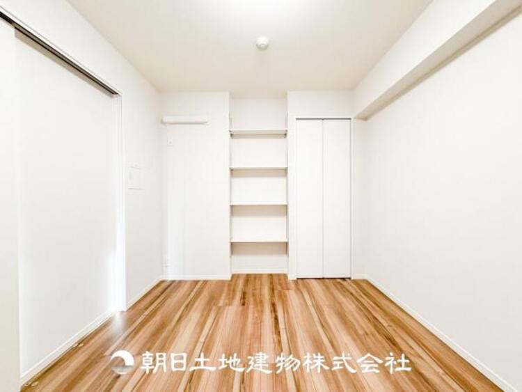 内装 一人で過ごす空間は音楽を聴いたり読書をしたりと趣味を楽しめる空間です。
