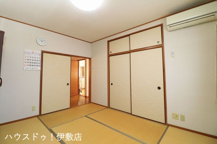 内装 【2F和室6帖】押し入れ付きで、布団なども収納可能です