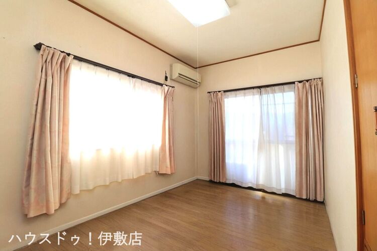 内装 【2F洋室】東側と南側の2方向に窓があり、一日を通して明るい洋室です※AIによる家具消し済