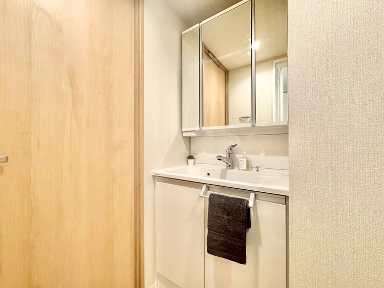 洗面 何かと物が増える場所だからこそ、スッキリと見映えの良い空間に。