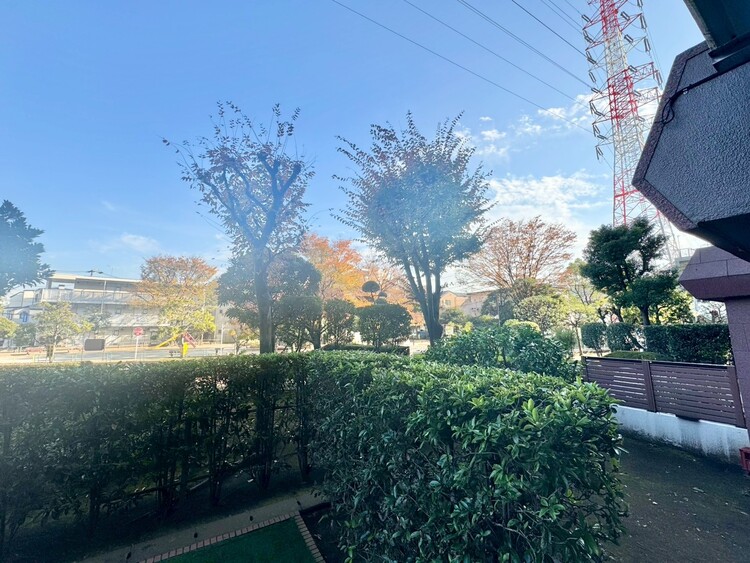 バルコニー 窓を開けると広がる青空。心をリフレッシュして日々を過ごしていきましょう。