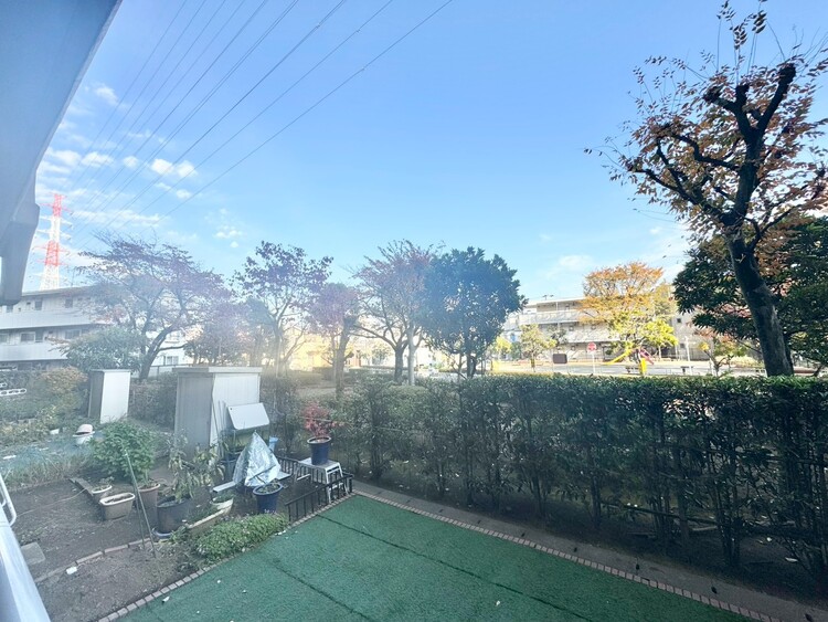 バルコニー 頬をなでる、優しい風を感じることが出来ます。