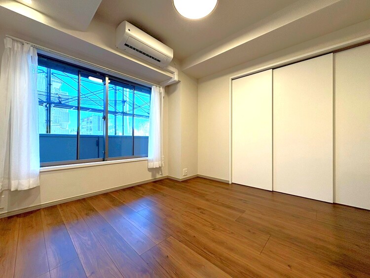 居間 忙しく過ぎゆく日常を置き去るほど、ゆったりした時間が流れるリビング。