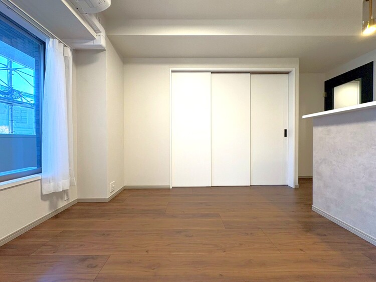 居間 快適に過ごす毎日を求めて、暮らしの中でご自身の「マイホーム」に創り上げてください。