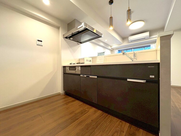 キッチン スマートな意匠と充実の機能を備えたキッチンが、暮らしにおいしい彩りを添えます。