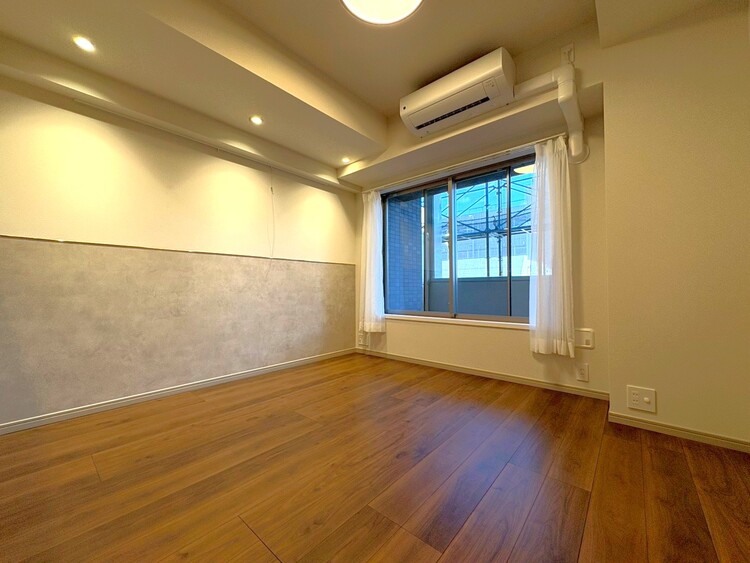 寝室 ベッドも十分に設置するスペースがあります。