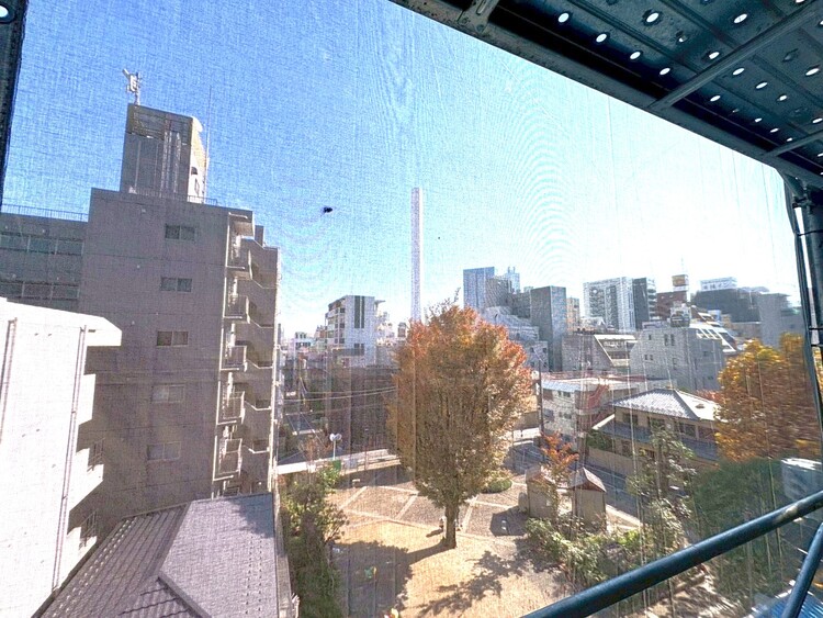 バルコニー 頬をなでる、優しい風を感じることが出来ます。