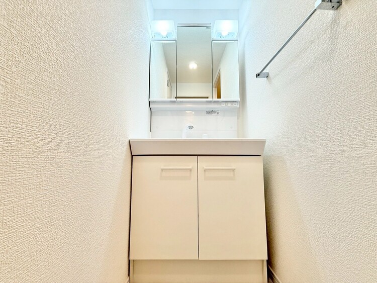 洗面 何かと物が増える場所だからこそ、スッキリと見映えの良い空間に。