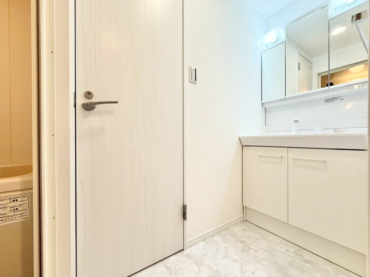 洗面 清潔感と心地よさを重視した、上質感漂うパウダールーム。