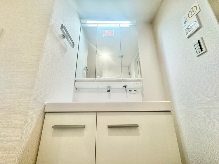 洗面 何かと物が増える場所だからこそ、スッキリと見映えの良い空間に。