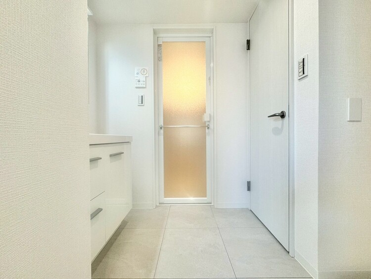 洗面 清潔感と心地よさを重視した、上質感漂うパウダールーム。