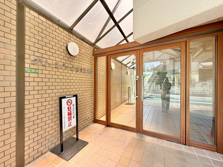 エントランス 外と内をつなぐエントランスは、まさに顔となる場所。