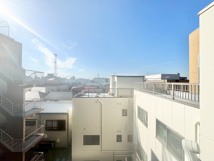 バルコニー 頬をなでる、優しい風を感じることが出来ます。