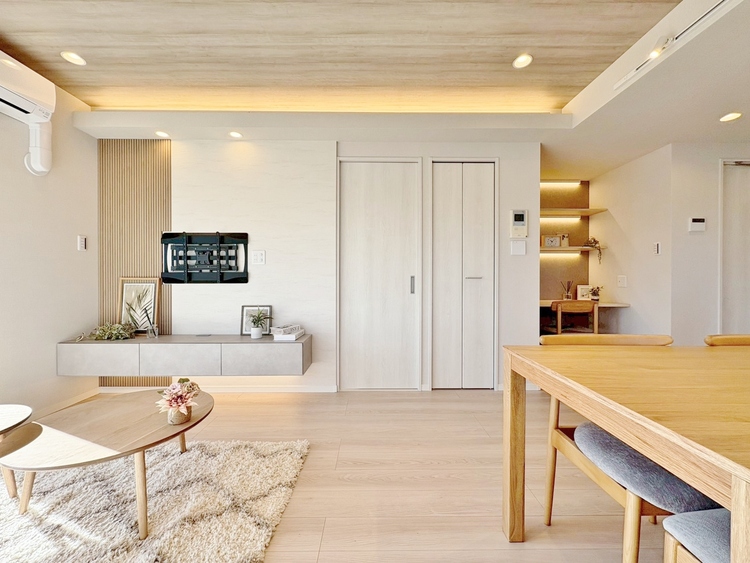 居間 飾り過ぎないシンプルな内装と偏り過ぎないデザインで統一しました。