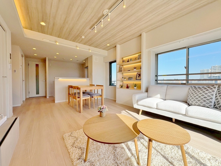 居間 過ごす時間が、たくさんの思い出として紡がれていく場所。