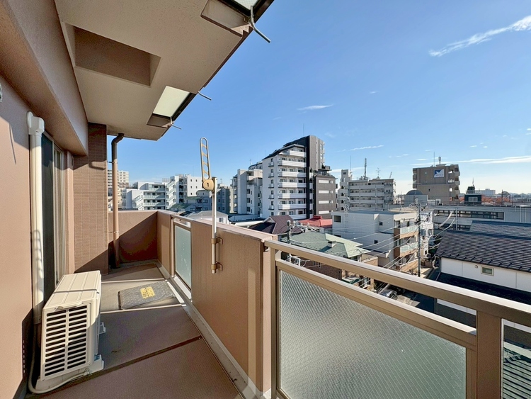 バルコニー 暮らしの中で、光と風を演出してくれるバルコニー。