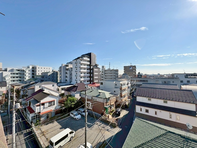 バルコニー 頬をなでる、優しい風を感じることが出来ます。