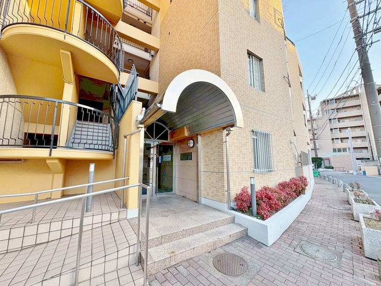 エントランス 外と内をつなぐエントランスは、まさに顔となる場所。