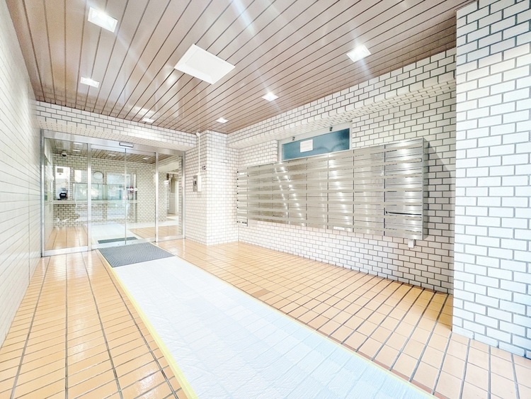 エントランス エントランス内部は、管理が行き届き清潔な共有スペースとなっています。