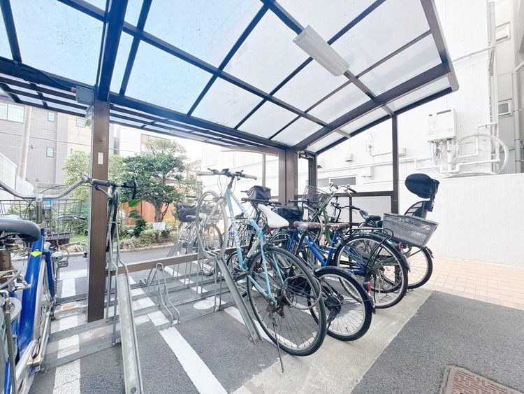 その他 きちんと整備された駐輪場。住む方の心遣いが感じられます。