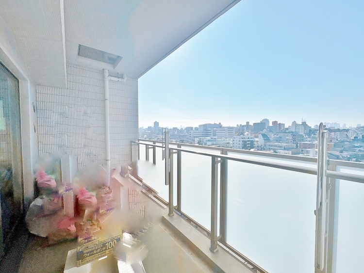 バルコニー 暮らしの中で、光と風を演出してくれるバルコニー。