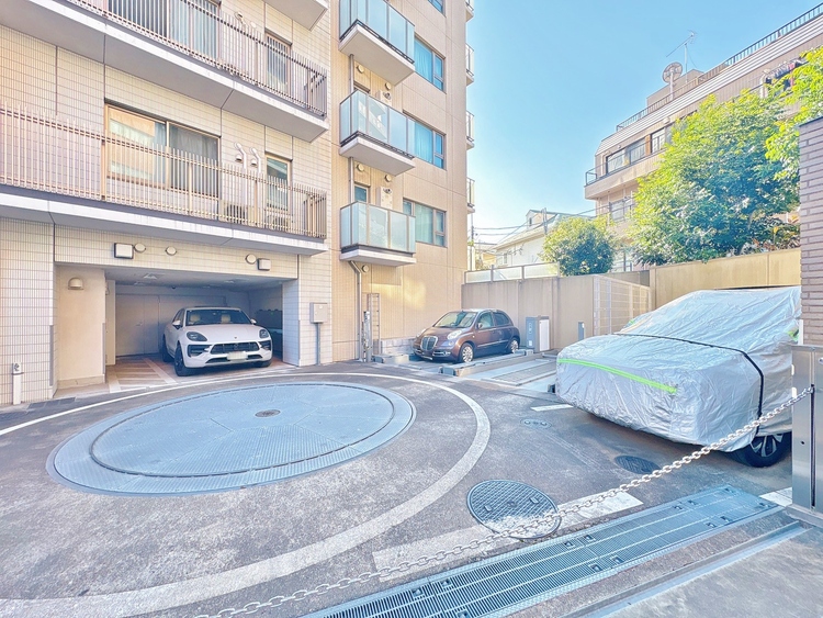 駐車場 本物件の駐車スペースです。車種制限のある場合もございますので、お気軽にお問い合わせくださいませ。