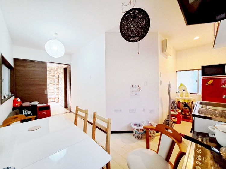 居間 居心地の良い空気感は、暮らしのステージを彩り、心からのやすらぎと満足感を与えてくれます。