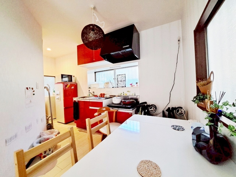 居間 快適に過ごす毎日を求めて、暮らしの中でご自身の「マイホーム」に創り上げてください。