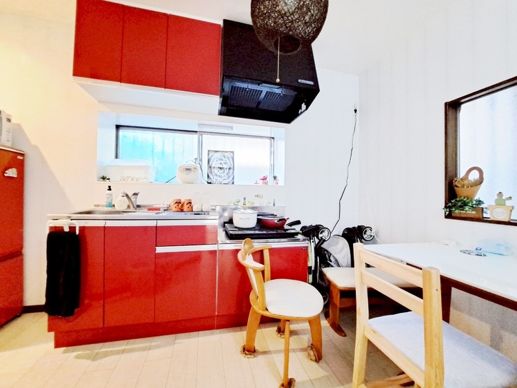 キッチン スマートな意匠と充実の機能を備えたキッチンが、暮らしにおいしい彩りを添えます。