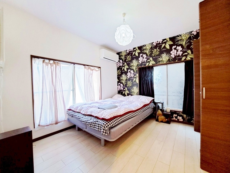 寝室 ベッドも十分に設置するスペースがあります。